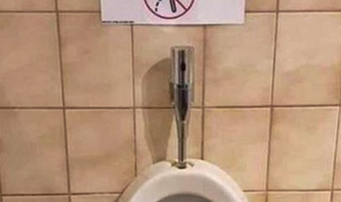 U ovom javnom WC-u su zalijepili poruku koja je nasmijala muškarce