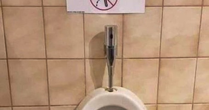 U ovom javnom WC-u su zalijepili poruku koja je nasmijala muškarce