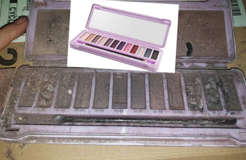 Dobila je šminku za rođendan.