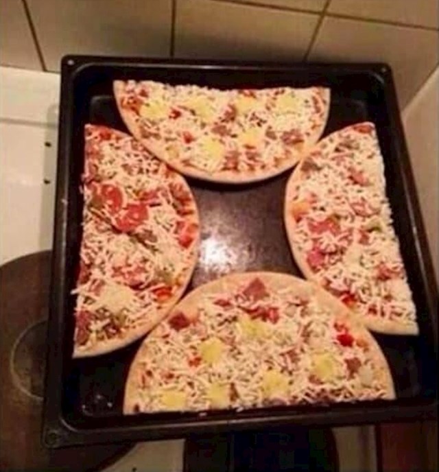 Kako ispeći dvije pizze u pećnici istovremeno? Zapravo je vrlo jednostavno...