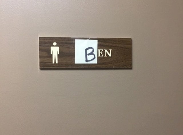 Ben je sebi zauzeo muški WC.