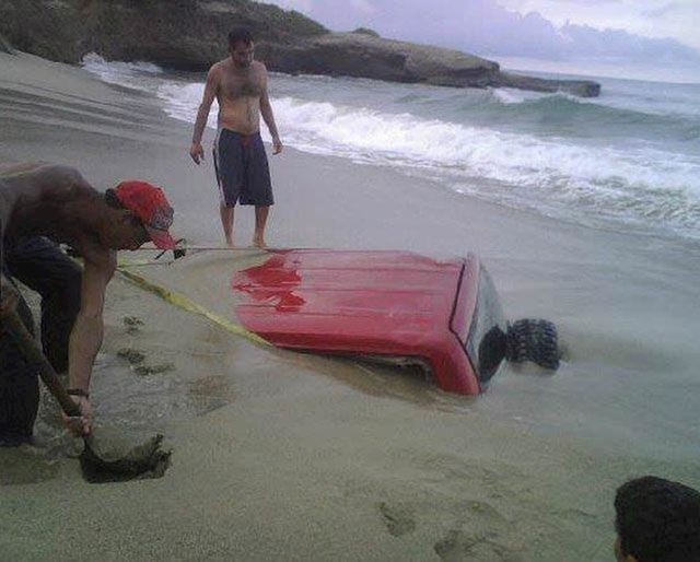 Evo zbog čega nije dobro parkirati auto na plaži.