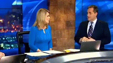 Voditelj vijesti nasmijao je kolege i gledatelje kada su vidjeli što ga je žuljalo u odijelu