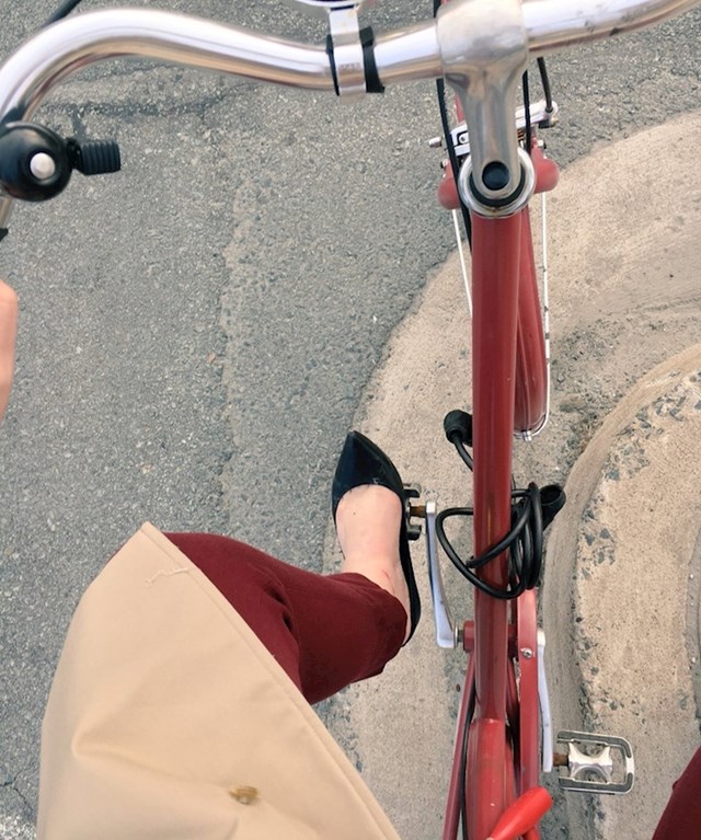 "Lik me na ulici pitao zašto u štiklama vozim bicikl. Rekla sam mu da mi je to lakše nego hodanje u njima."