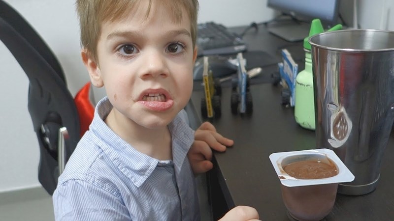 Trogodišnjak ima opsesivno kompulzivni poremećaj, pogledajte zbog čega nije htio jesti puding