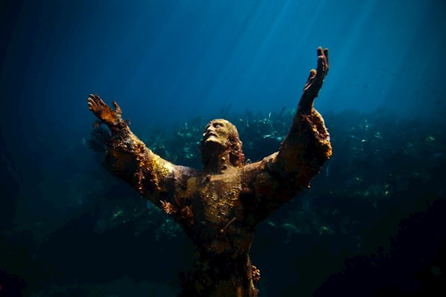 Krist iz Bezdana je podvodni brončani kip Isusa Krista koji se nalazi u Ligurskom moru u blizini talijanske obale.
