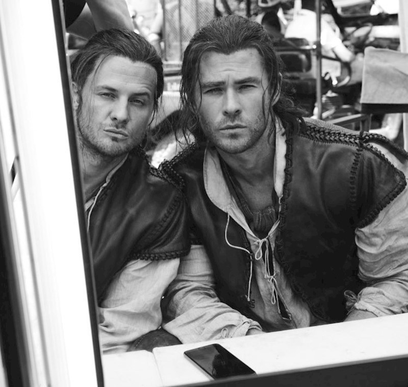 Chris Hemsworth & Buddy Holland - Lovac i ledena kraljica