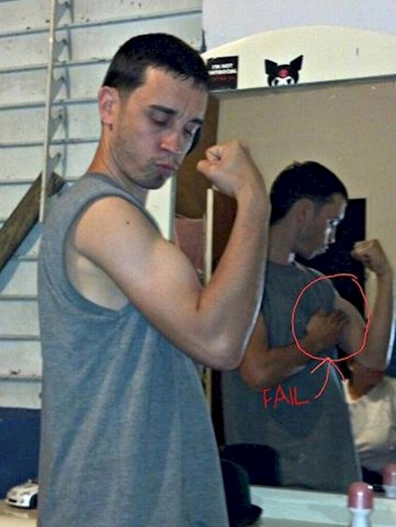 Ogledalo je otkrilo kako se zapravo "nabildao".