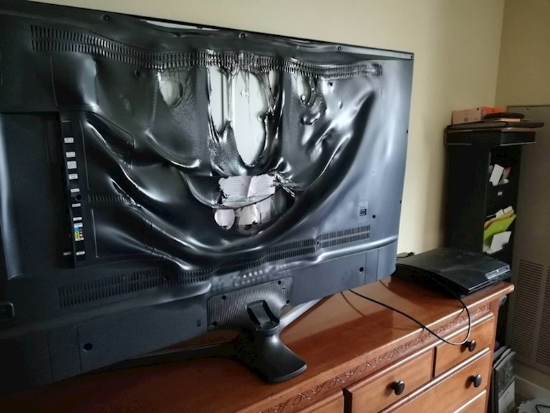 Evo što se dogodi kad TV držite preblizu kaminu.