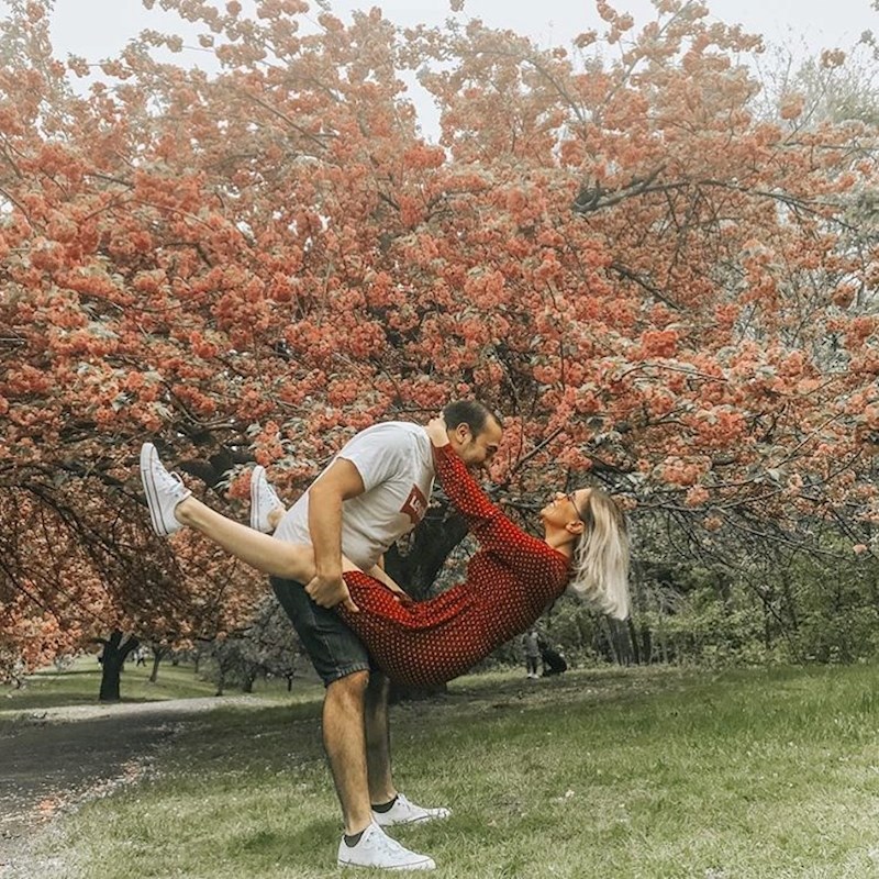 "Nakon 3 sata poziranja, 2 dana odmaranja i nekoliko profesionalnih masaža mojih leđa, konačno je dobila savršenu fotku."