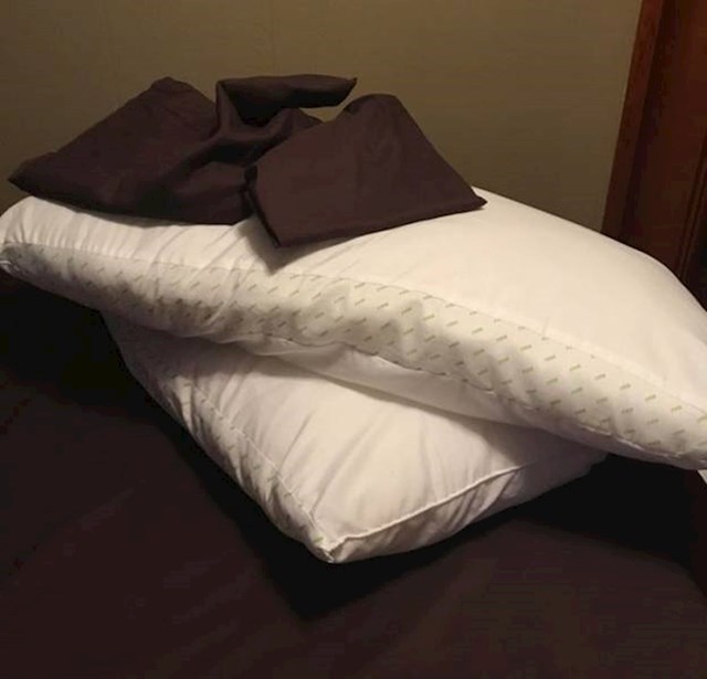 "Zamolila sam muža da stavi jastučnice na jastuke. Mislim da me predoslovno shvatio."