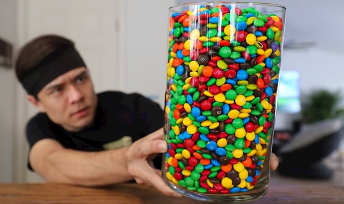 BRUTALAN IZAZOV 🍬 Lik je htio vidjeti može li pojesti 4 tisuće M&M's bombončića odjednom