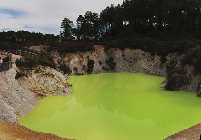 Devil’s Bath u Novom Zelandu postao je prava turistička atrakcija, a vidimo i zašto.