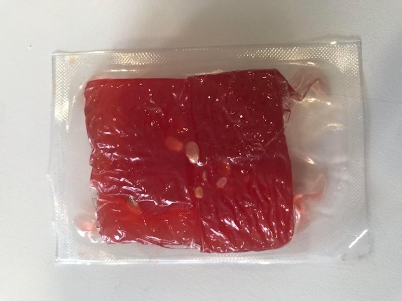 Ne, ovo nije komad mesa. Ovo je lubenica. Zapakirana lubenica.