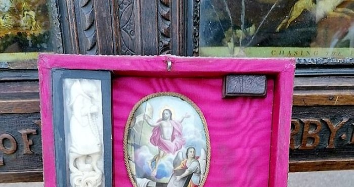 Netko na aukciji prodaje opremu za lov na vampire, pogledajte što se nalazi u kovčegu