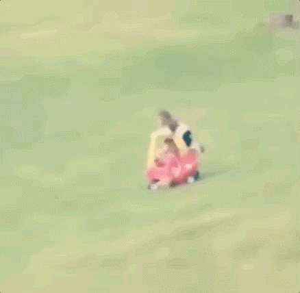 Tata je ubacio u petu brzinu kad je primijetio da mu je dijete na krivo mjestu u krivo vrijeme