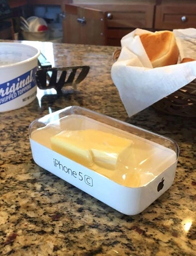 "Naša baka je našla moju kutiju od iPhonea, učinila joj se kao odličan spremnik za maslac."