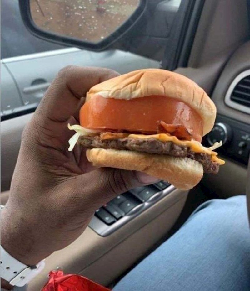 "Tražio sam malo više rajčice u burgeru. Evo što sam dobio."