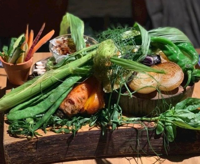 Ovaj vegetarijanski specijalitet izgledao je kao da je netko na dasku nabacao hranu iz vrta.