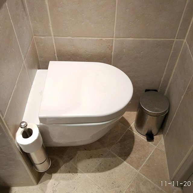 U ovom WC-u nema previše mjesta...