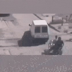 U zadnji tren su spasili druge ljude, a kamere su slučajno snimile njihove napete scene 