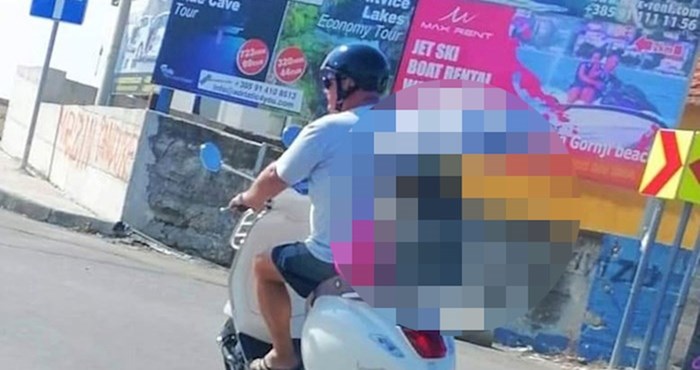 Vozač skutera zabavio je ljude na ulicama Trogira, pogledajte kako je razmazio svoje mališane