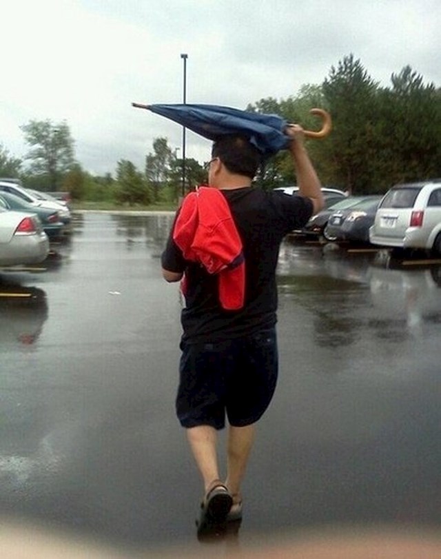 Netko bi mu trebao objasniti kako kišobrani funkcioniraju.