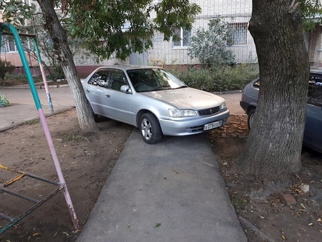 u svakom gradu postoje ljudi koji ovako parkiraju auto...