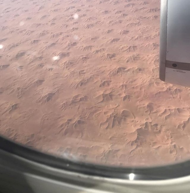 Ovako pustinja Sahara izgleda kad je slikate iz aviona.