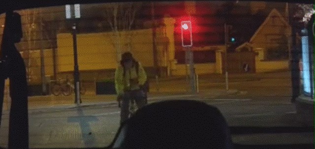 Tragikomična snimka biciklista pokazuje zbog čega nije dobro stalno gledati u mobitel