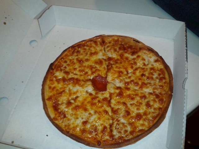 Kad kažeš da želiš pizzu s više sira, to ne znači automatski da ne želiš gotovo nimalo kobasice...