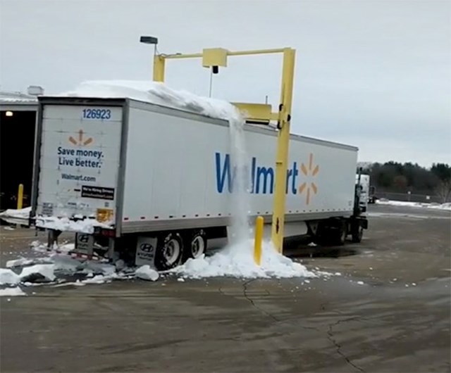Kako veliki američki trgovački lanac uklanja snijeg s kamiona
