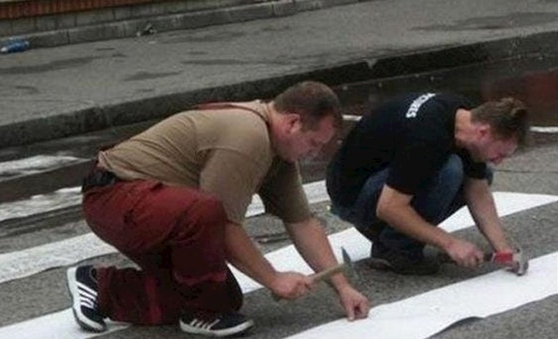 Zakucavanje pješačkog prijelaza čekićima