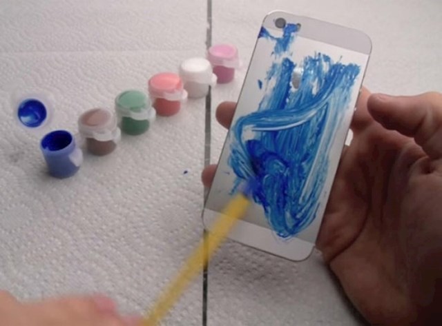 "Razvijajte svoju kreativnu stranu, nacrtajte sebi novu masku za mobitel."