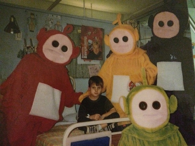 Dječače, trepni dvaput ako trebaš pomoć.