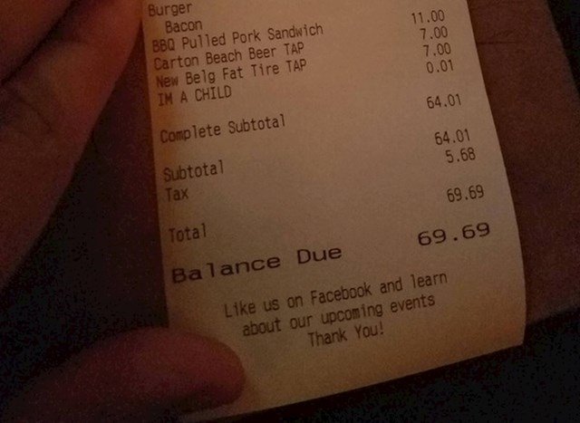 13 konobara koji su nasmijali goste svojim zanimljivim načinom serviranja konobar mi je dodao stavku od 0,01 dolara kako bi konačan iznos bio 69,69$. stavka se zvala "ja sam dijete".