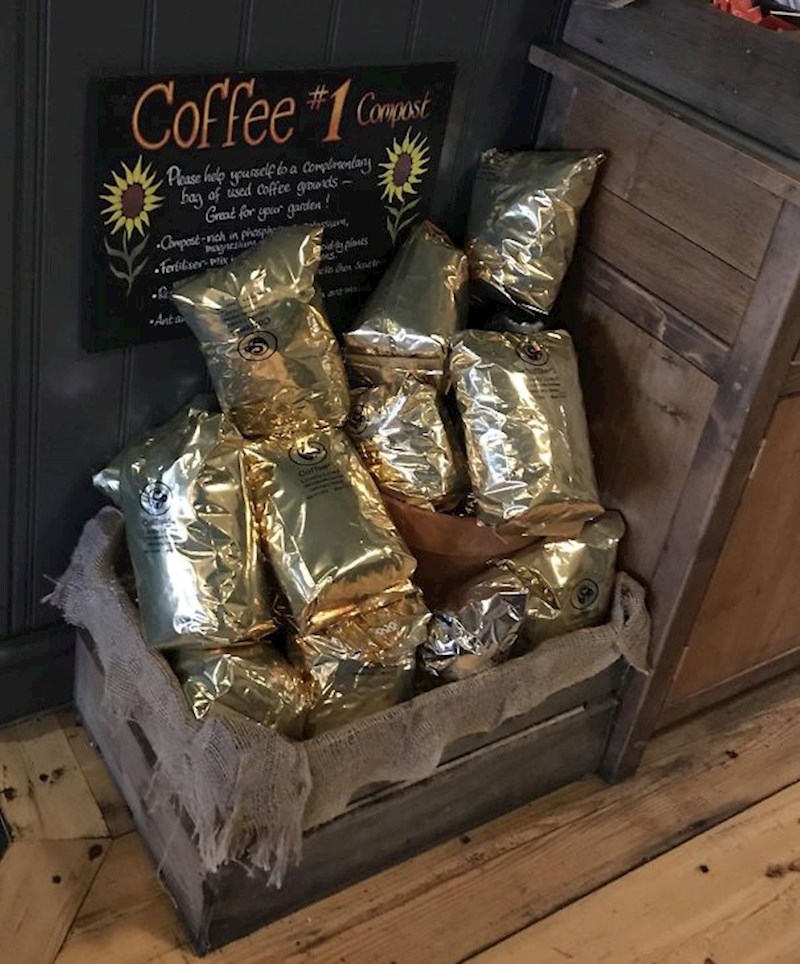 Kafić dijeli besplatan kompost koji su napravili od ostataka kave.
