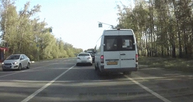 Mislio je da je pametniji od svih ostalih vozača, no onda se osramotio