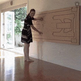 Obitelj genijalnim trikom uštedjela prostor u kući: Stol i stolice su pretvorili u sliku