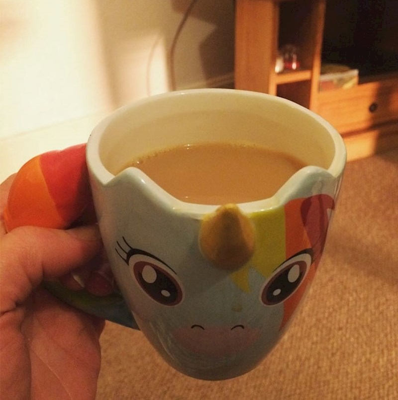 Ni ova šalica nije predviđena za ljevake.