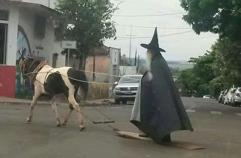 Slika iz nekog drugog svijeta u kojem čarobnjaci još uvijek postoje...