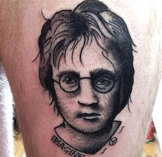 Ovaj Harry Potter izgleda kao John Lennon.