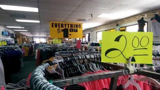 U ovom dućanu sve košta 1 dolar... bar bi tako trebalo biti.