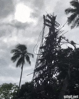 Ova vrsta bungee jumpinga nije za ljude slabih živaca, i sama snimka već izgleda prestrašno