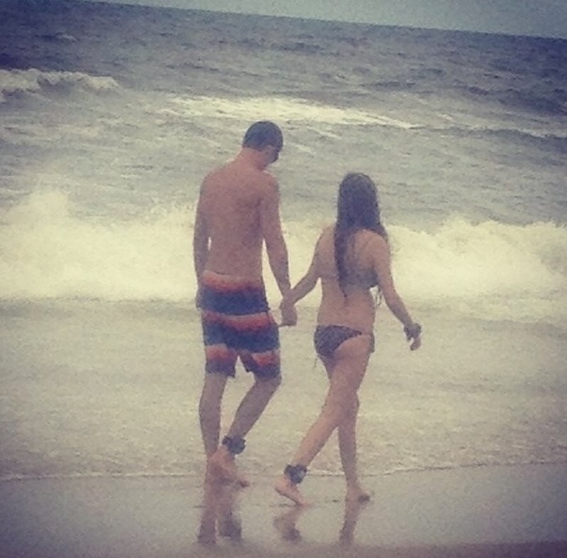 Nešto su gadno zeznuli, no ni GPS uređaji na nogama ih nisu spriječili da uživaju na plaži.