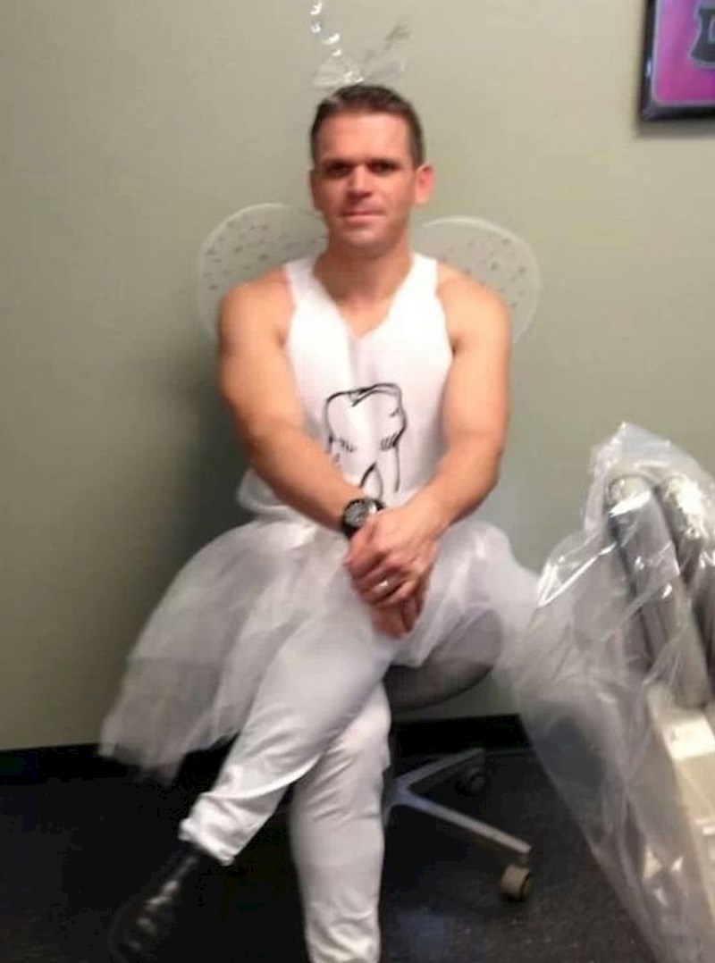 "Slikao sam svog rođaka na poslu. Da, zubar je."