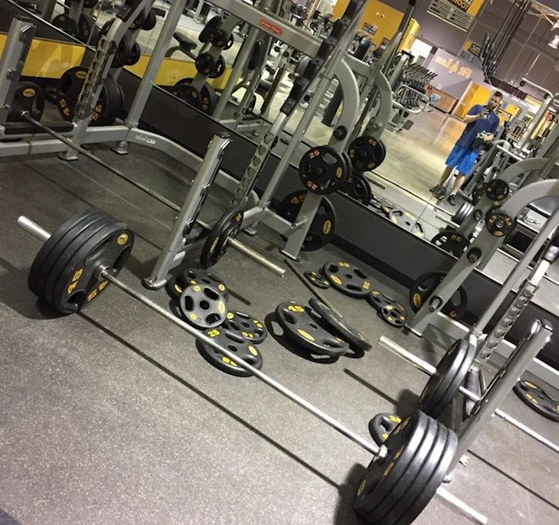 Ekipi iz teretane nije palo na pamet vratiti stvari na svoje mjesto...