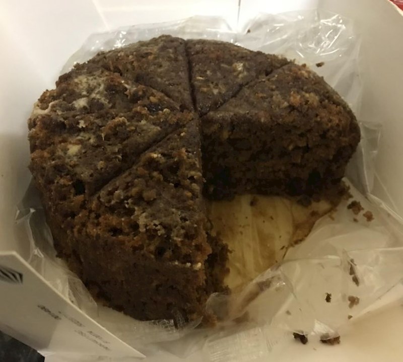 "Odnijela sam danas tortu na posao. Netko od kolega je sebi uzeo sav preljev."