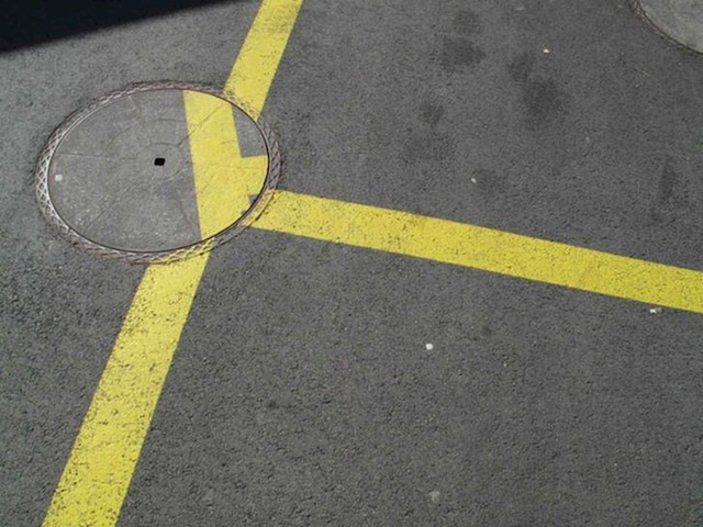 Kao da je namjerno htio naživcirati ljude koji vole da je sve savršeno posloženo...
