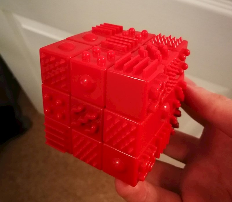 Ovako izgleda Rubikova kocka za slijepe ljude.